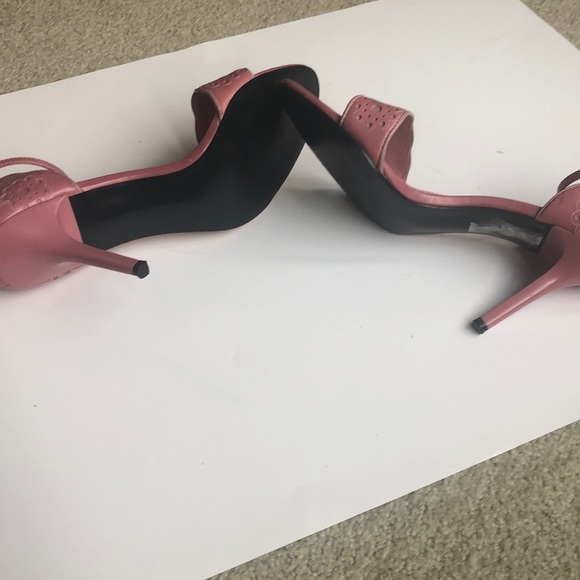 Pink high heels - Picture 3 of 3